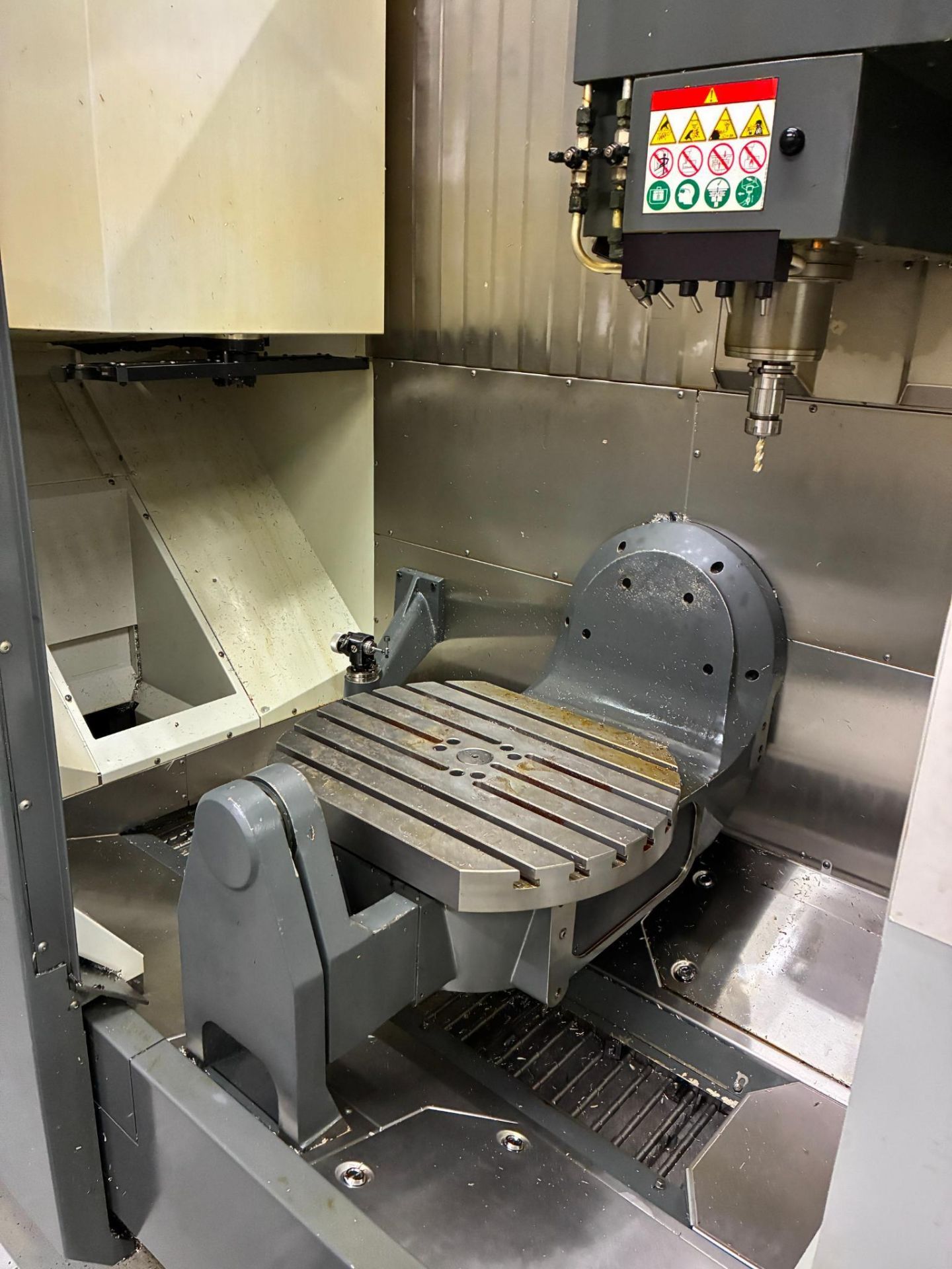 Centro de mecanizado CNC universal Haas UMC-750 de 5 ejes usado en venta